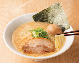 とりのすけ ラーメン写真